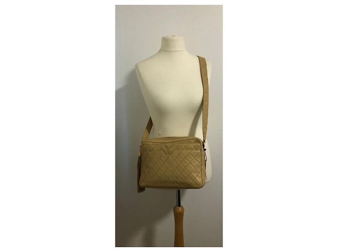 Chanel Bolsa Camera em Couro de Cordeiro Creme Cru - vista 12