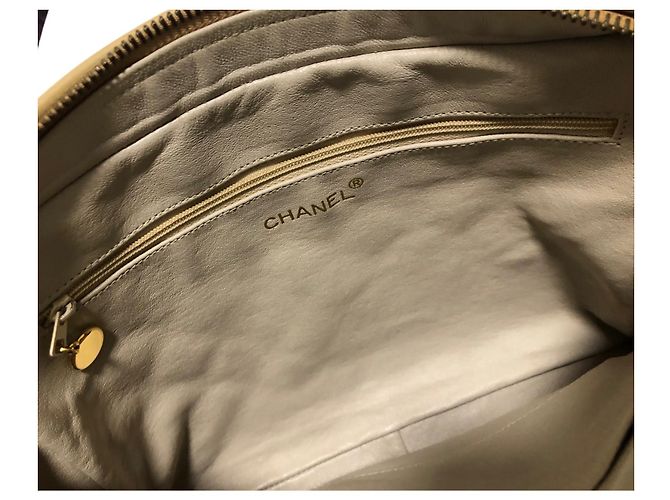 Chanel Bolsa Camera em Couro de Cordeiro Creme Cru - vista 15