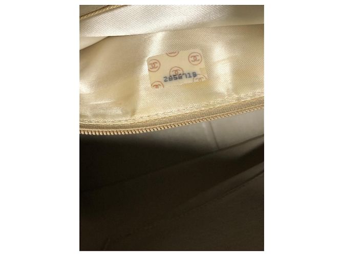 Chanel Bolsa Camera em Couro de Cordeiro Creme Cru - vista 17