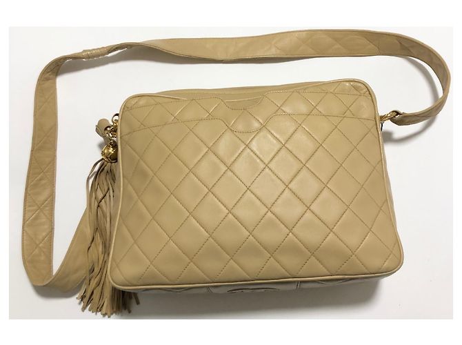 Chanel Bolsa Camera em Couro de Cordeiro Creme Cru - vista 3