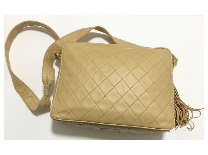 Chanel Bolsa Camera em Couro de Cordeiro Creme Cru - vista 4