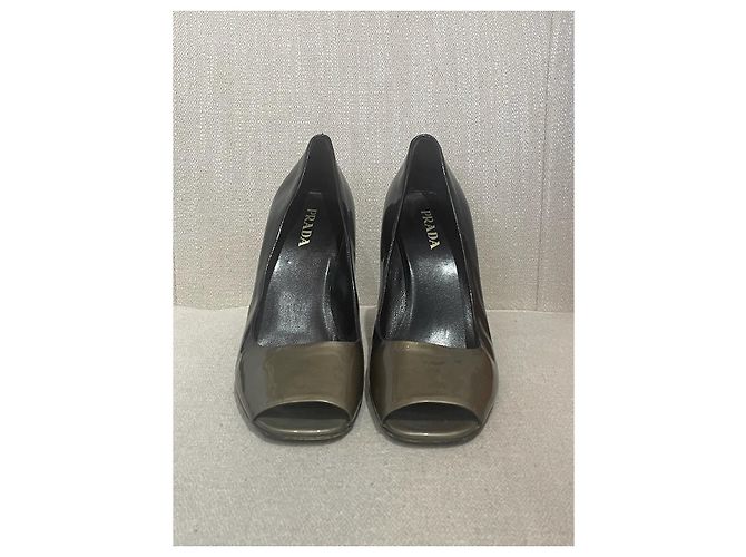 PRADA Absätze T.EU 38.5 Lackleder Grau - Ansicht 3