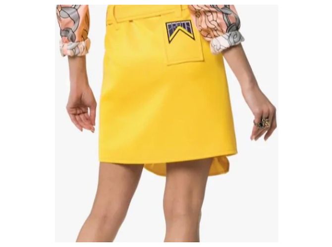 Minifalda Prada de crepé amarillo con cinturón - vista 5