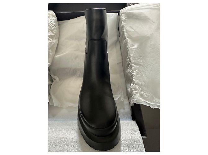 VALENTINO GARAVANI black leather boots - view 4