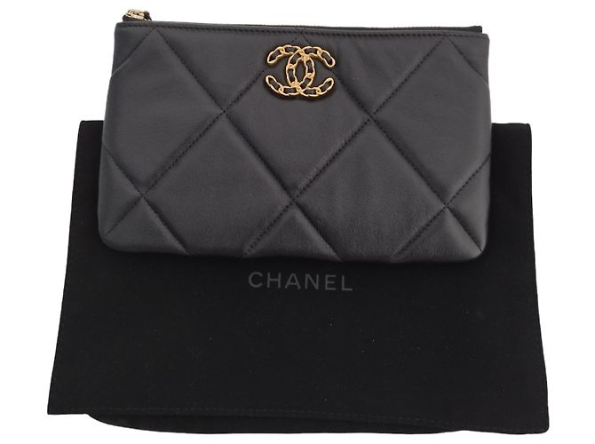 Clutch Chanel 19 in pelle di agnello nera Nero - vista 8