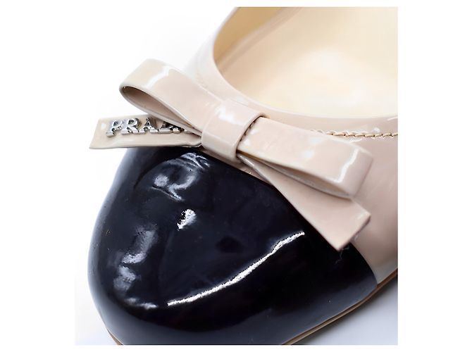 Prada Ballerinas mit Absatz Beige Lackleder - Ansicht 4