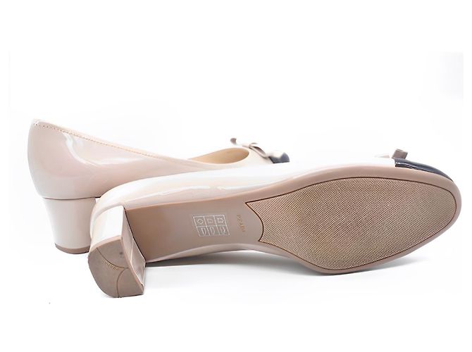 Prada Ballerinas mit Absatz Beige Lackleder - Ansicht 5