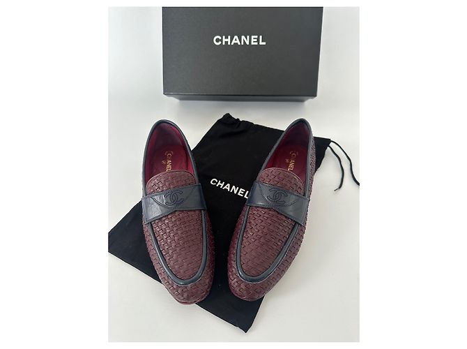 Mocassini Chanel in pelle bordeaux e blu navy Rosso Bordò - vista 2