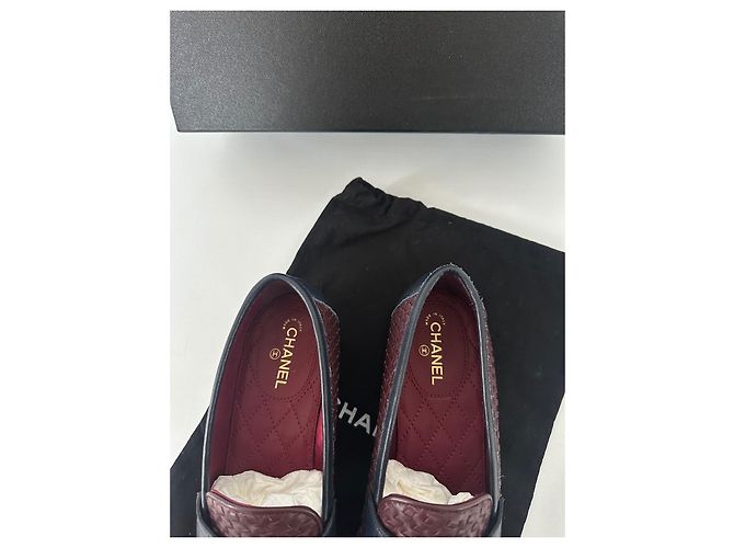Mocassini Chanel in pelle bordeaux e blu navy Rosso Bordò - vista 3