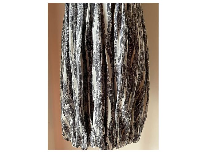 Autre Marque Wunderschönes Kleid von LORNA BOSE aus Seide 100%, grau-weiß-schwarzes Muster - Ansicht 2