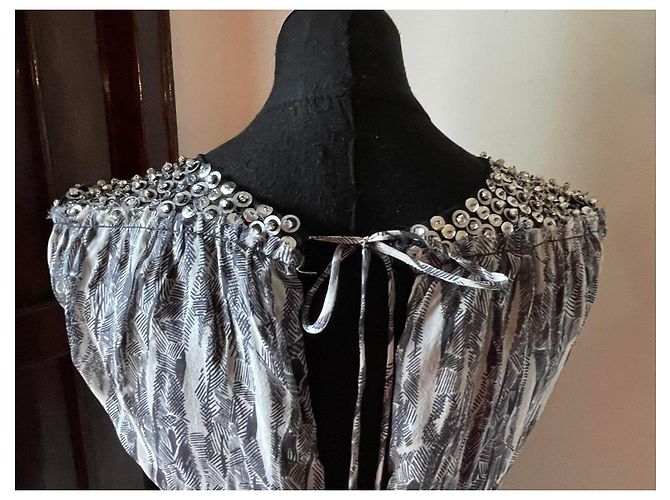 Autre Marque Wunderschönes Kleid von LORNA BOSE aus Seide 100%, grau-weiß-schwarzes Muster - Ansicht 5