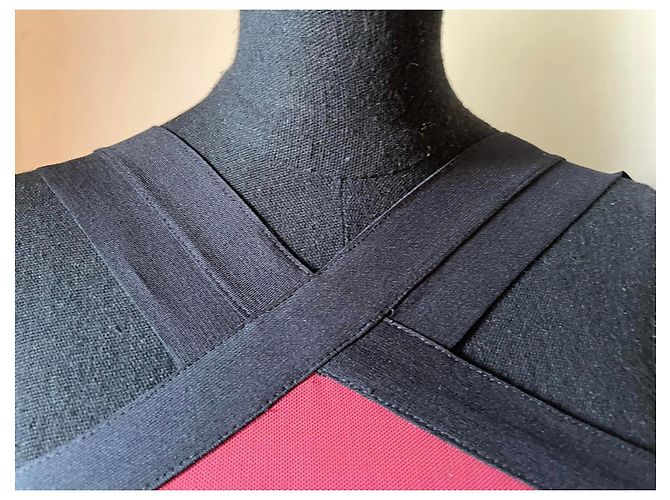Autre Marque BEC & BRIDGE weinrotes und schwarzes, gefüttertes Crop-Top mit Trägern Bordeaux - Ansicht 8