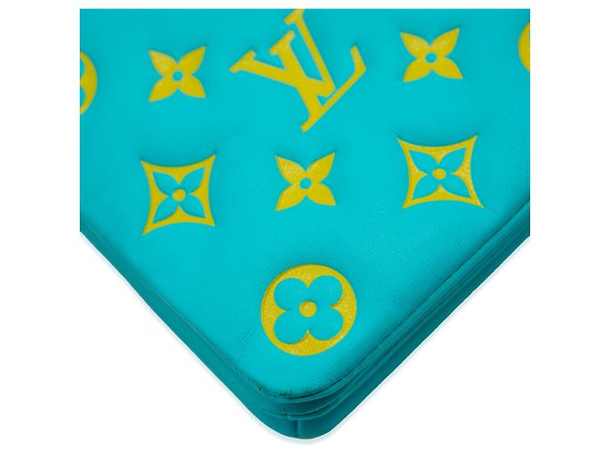 Louis Vuitton Menthe Jaune Monogramm geprägtes Lammleder-Pochette-Coussin Grün Gelb - Ansicht 3