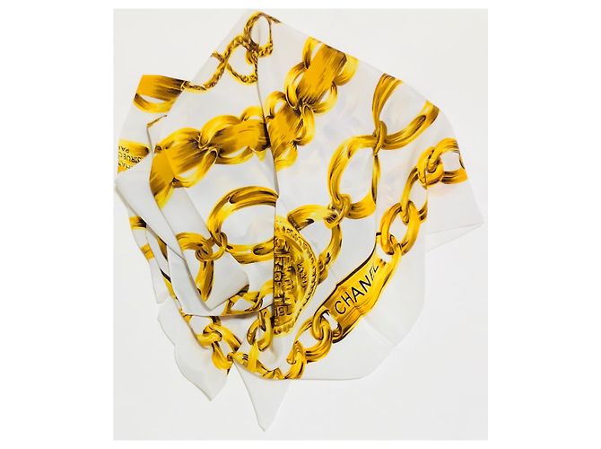 Chanel 31 Sciarpa con medaglione a catena dorata rue Cambon Bianco D'oro - vista 14