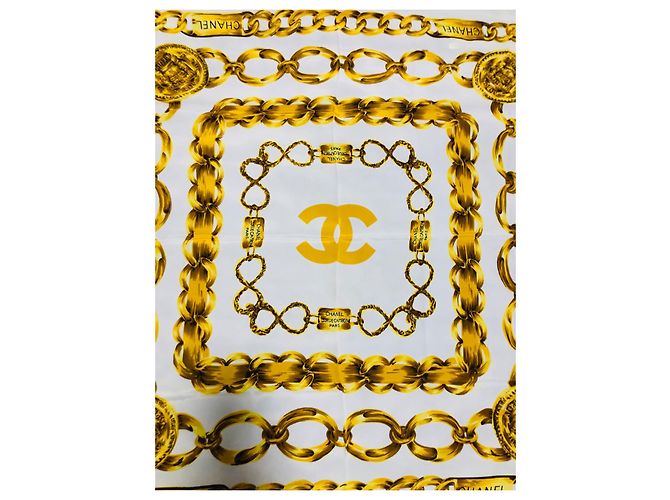 Chanel 31 Sciarpa con medaglione a catena dorata rue Cambon Bianco D'oro - vista 15