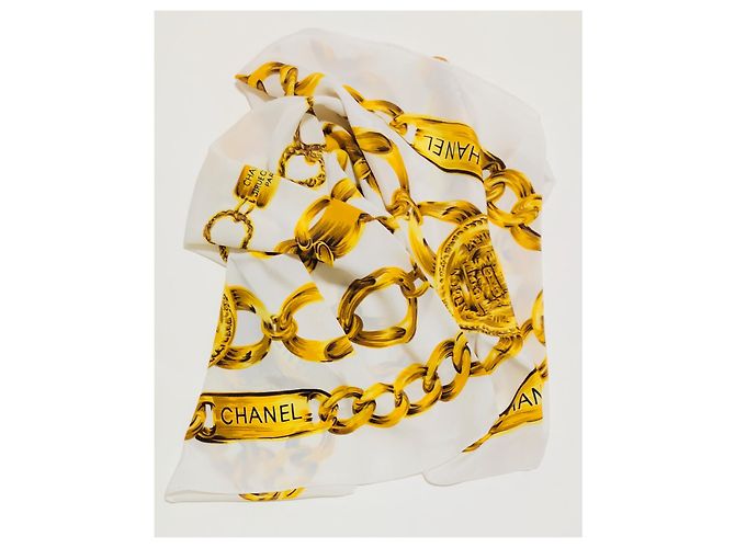 Chanel 31 Sciarpa con medaglione a catena dorata rue Cambon Bianco D'oro - vista 16