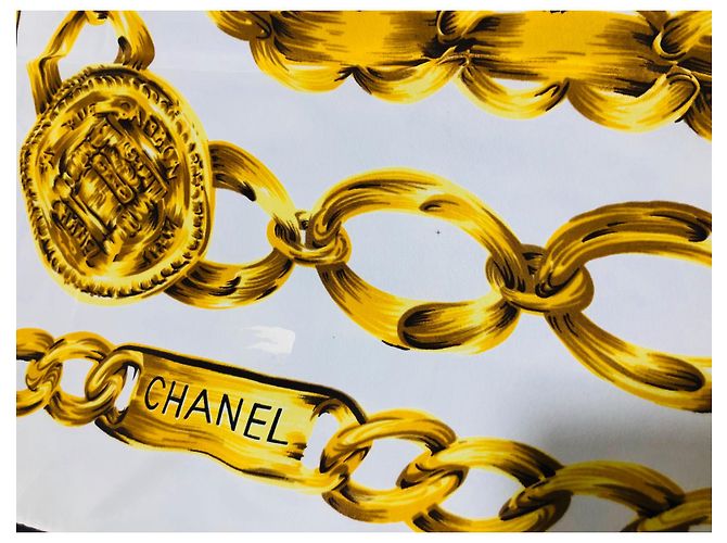 Chanel 31 Sciarpa con medaglione a catena dorata rue Cambon Bianco D'oro - vista 19