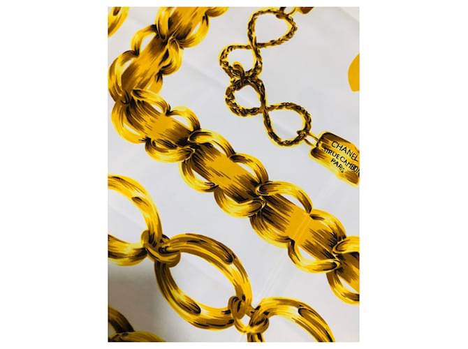 Chanel 31 Sciarpa con medaglione a catena dorata rue Cambon Bianco D'oro - vista 3