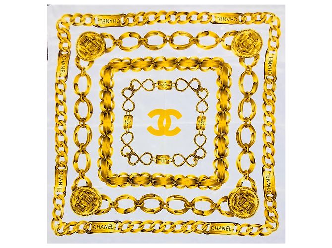 Chanel 31 Sciarpa con medaglione a catena dorata rue Cambon Bianco D'oro - vista 4
