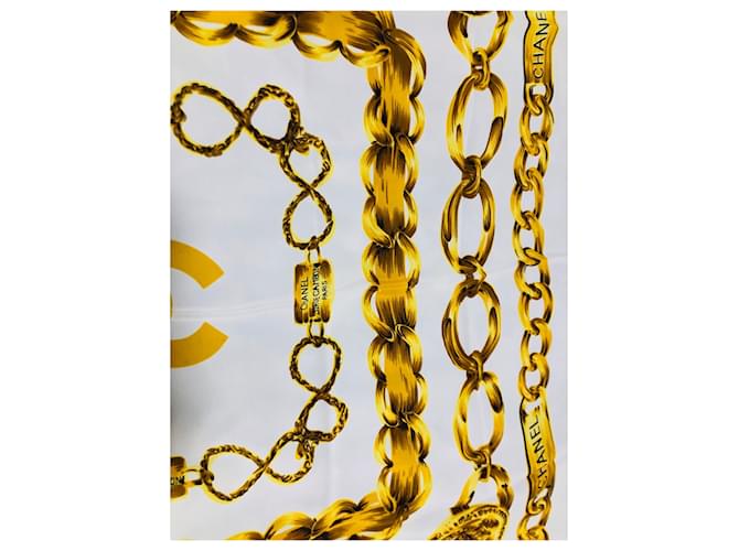 Chanel 31 Sciarpa con medaglione a catena dorata rue Cambon Bianco D'oro - vista 5