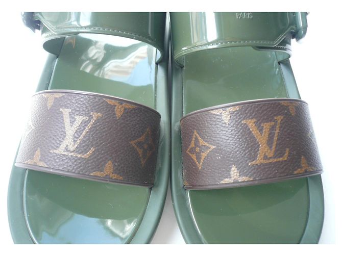 LOUIS VUITTON Monograma Sunbath Sandálias Mule Planas T39 US Caqui - vista 4