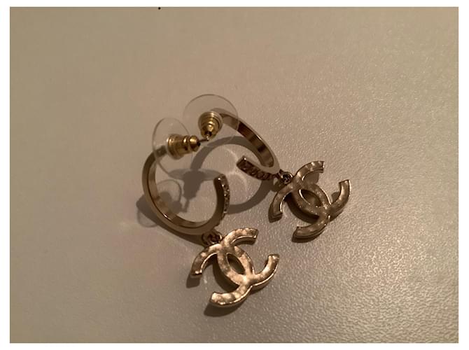 Chanel Aretes Gold hardware - vista 3