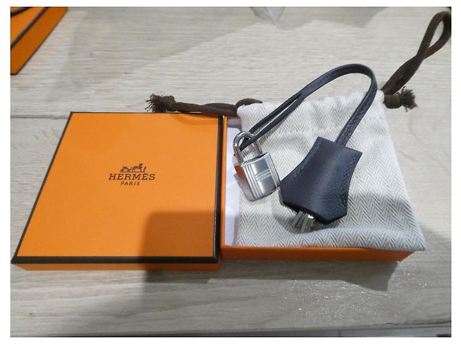 clochette , nuova cerniera e lucchetto Hermès per la borsa per la polvere Hermès Blu - vista 5