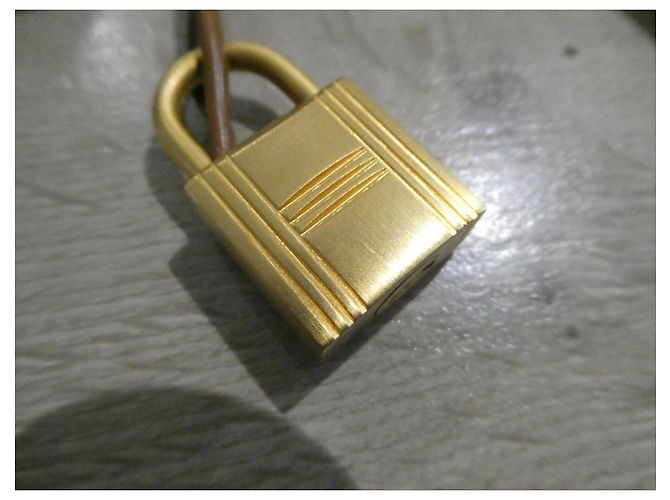 clochette , nuova cerniera e lucchetto Hermès per la borsa per la polvere Hermès Gold hardware - vista 3