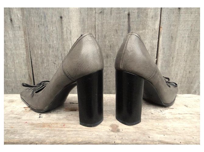 Miu Miu Pumps aus Leder grau 37,5 - Ansicht 4