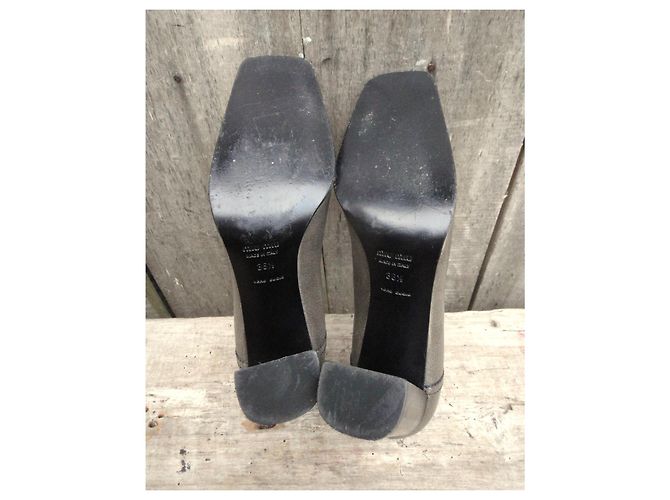 Miu Miu Pumps aus Leder grau 37,5 - Ansicht 5