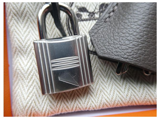 clochette , nuova cerniera e lucchetto Hermès per la borsa per la polvere Hermès Grigio - vista 3