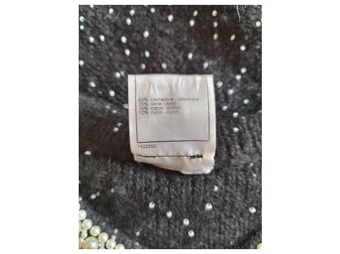 Chanel schwarzes Kaschmirkleid mit Perlen - Ansicht 11