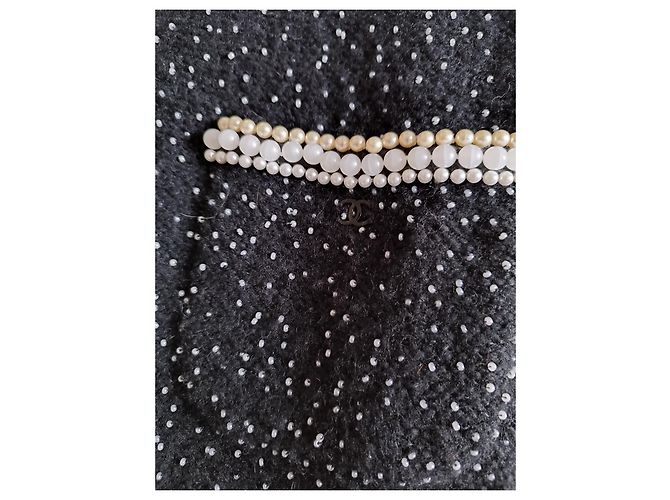 Chanel schwarzes Kaschmirkleid mit Perlen - Ansicht 12