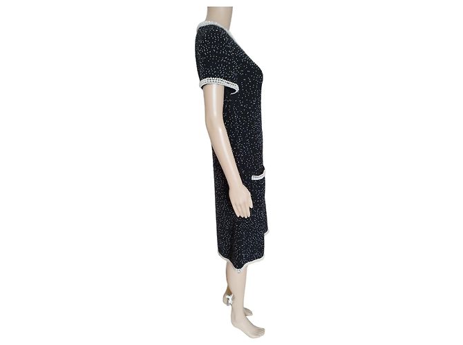 Chanel schwarzes Kaschmirkleid mit Perlen - Ansicht 3