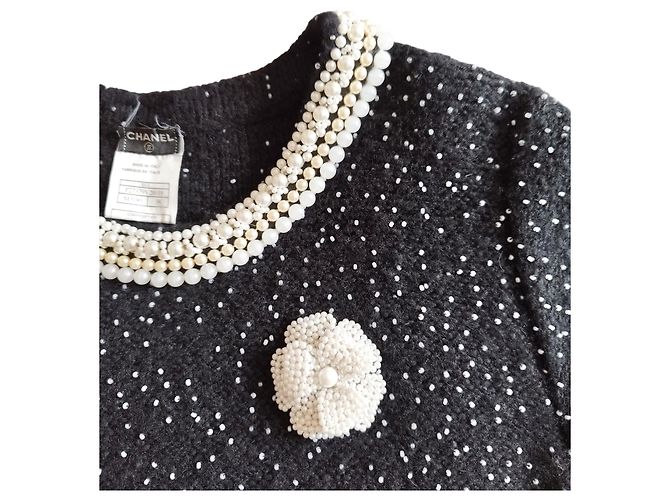 Chanel schwarzes Kaschmirkleid mit Perlen - Ansicht 8