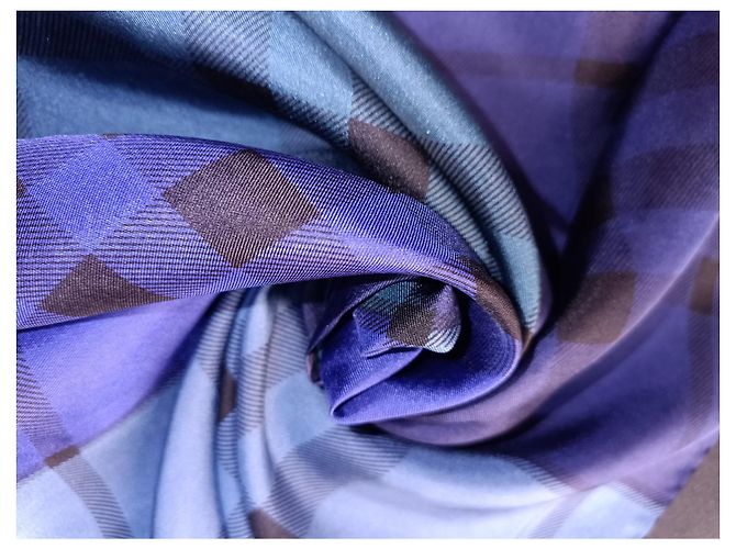 Sciarpa Quadrata in Seta Blu Burberry - vista 5