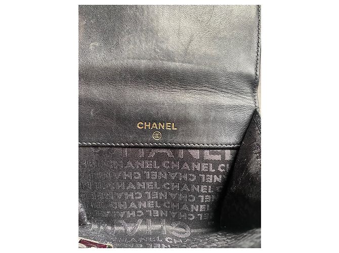 Portefeuille compact Chanel Lucky Symbols en cuir d'agneau noir - vue 10