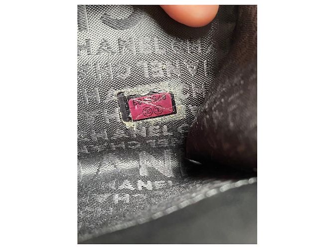 Portefeuille compact Chanel Lucky Symbols en cuir d'agneau noir - vue 11