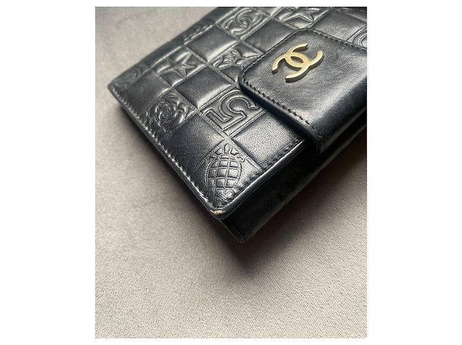 Portefeuille compact Chanel Lucky Symbols en cuir d'agneau noir - vue 5