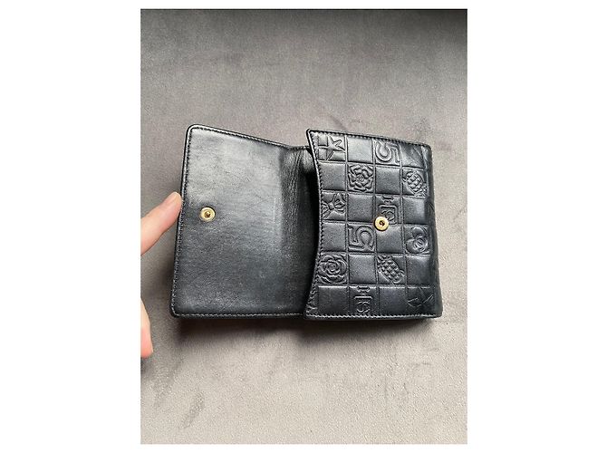 Portefeuille compact Chanel Lucky Symbols en cuir d'agneau noir - vue 7