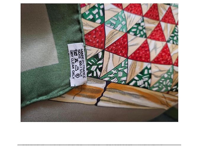 Sciarpa Hermès Trophees De Venise in seta verde oliva - vista 6