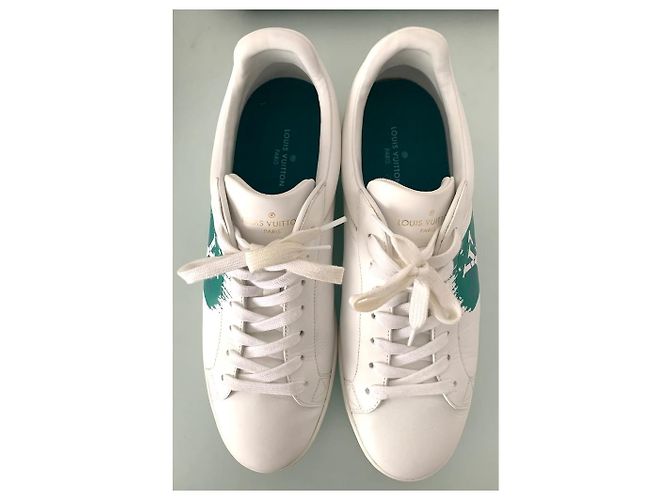 Baskets Louis Vuitton en cuir blanc - vue 2