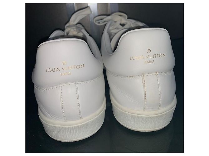 Baskets Louis Vuitton en cuir blanc - vue 3