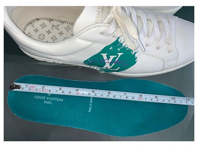 Baskets Louis Vuitton en cuir blanc - vue 4
