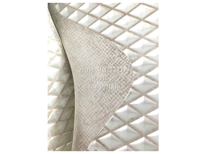 Baskets Louis Vuitton en cuir blanc - vue 6