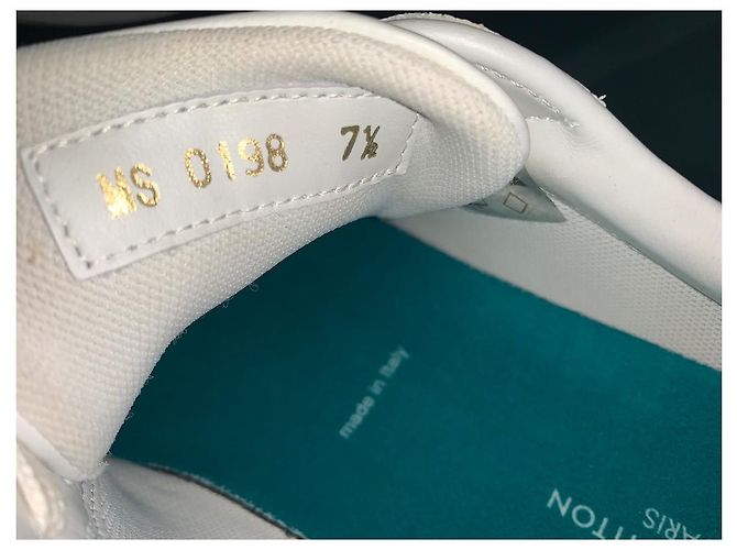 Baskets Louis Vuitton en cuir blanc - vue 7