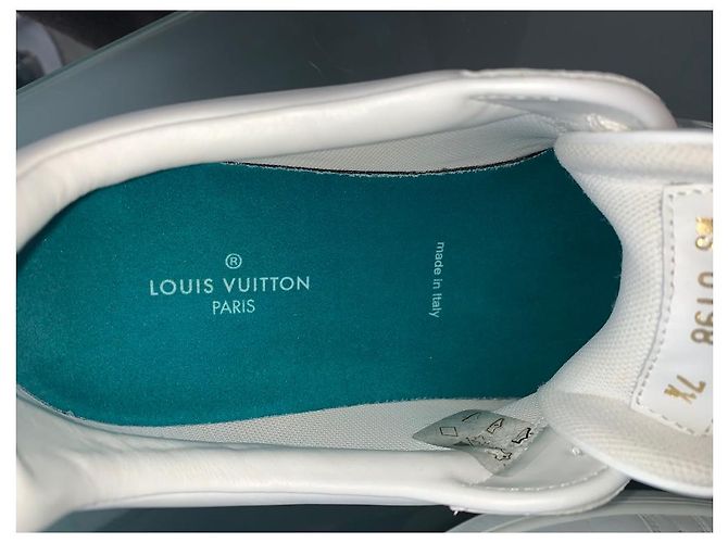 Baskets Louis Vuitton en cuir blanc - vue 8