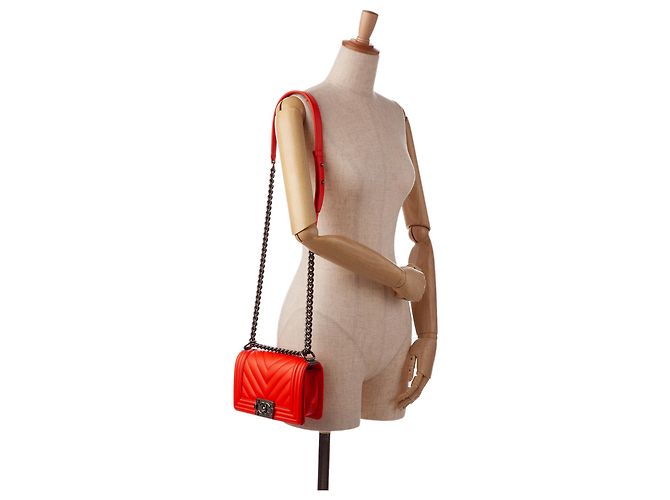 Borsa con patta Chanel piccola rossa Chevron Boy Rosso - vista 9