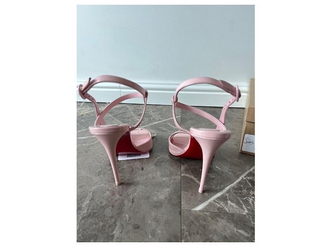 Christian Louboutin Jenlove 100 Décolleté in Vernice Rosa - vista 3