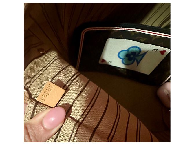 Borsa a mano Louis Vuitton Neverfull Game On in Pelle Marrone Scuro - vista 6